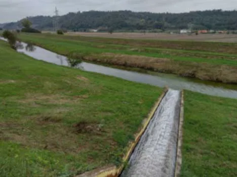 scarico finale del depuratore nel canale Usciana