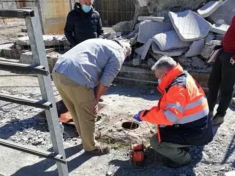 campionamento ARPAT al piezometro di monitoraggio per il controllo acque sotterranee