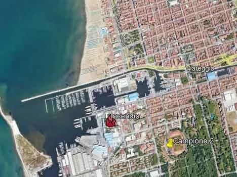 Incendio in Darsena a Viareggio