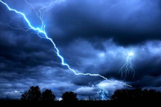temporale - immagine da Freepik