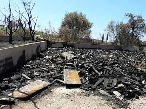 Particolare del piazzale del capannone interessato dall'incendio