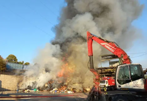 Incendio presso impianto gestione rifiuti - loc. Falascaia